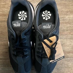 Brand new with tags, never worn Nike mens 10 Pre Day!